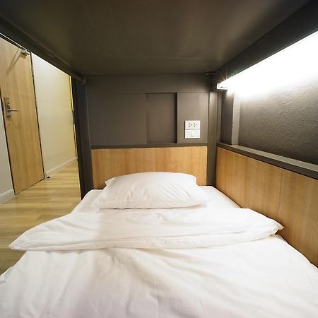 Brb Hostel Bangkok Silom Exterior photo