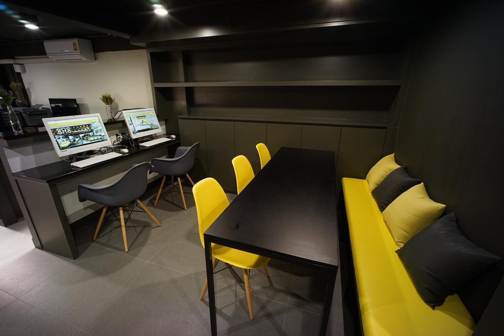 Brb Hostel Bangkok Silom Exterior photo