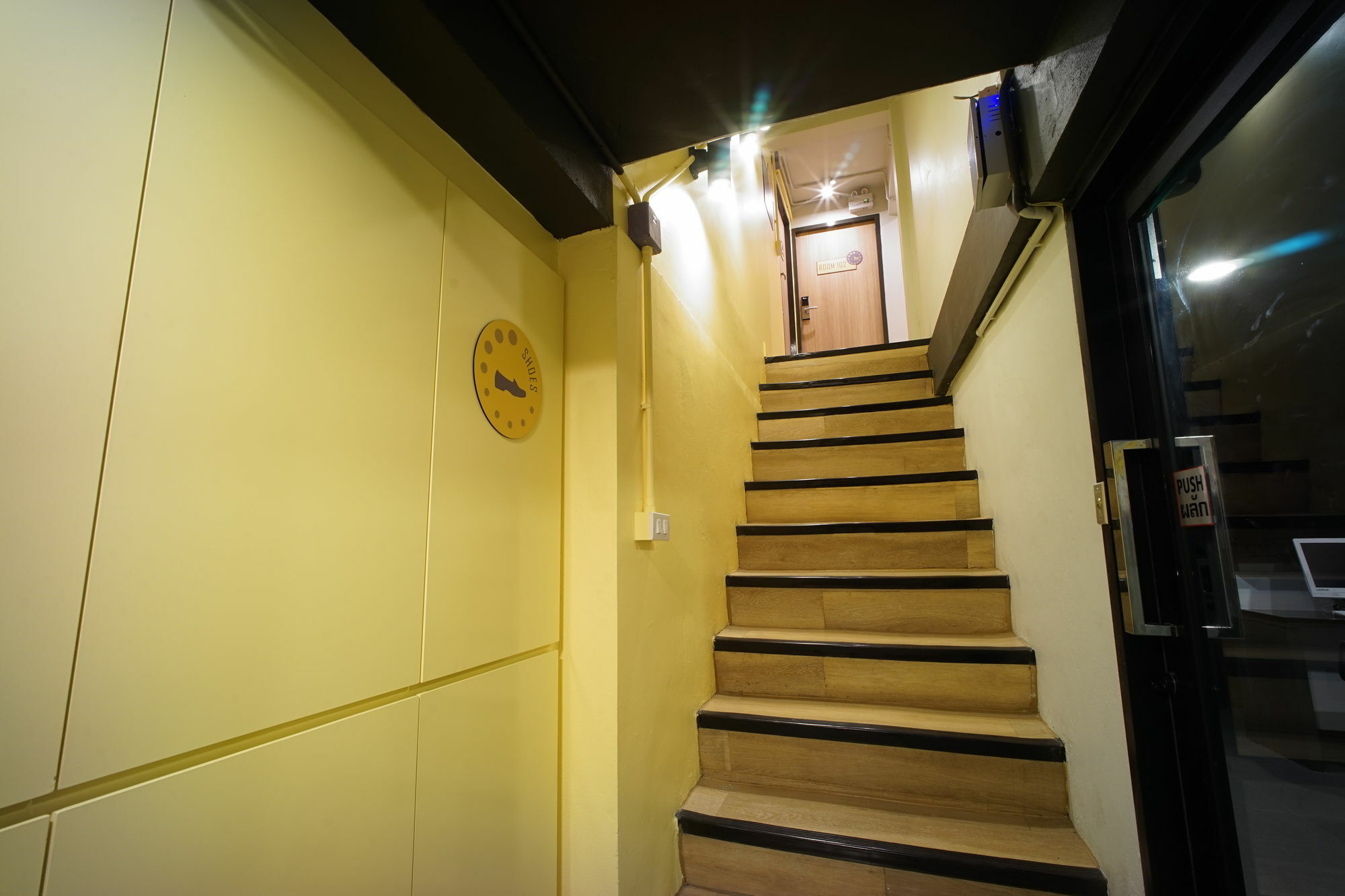 Brb Hostel Bangkok Silom Exterior photo