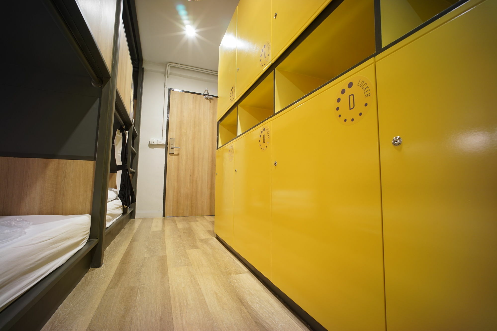 Brb Hostel Bangkok Silom Exterior photo