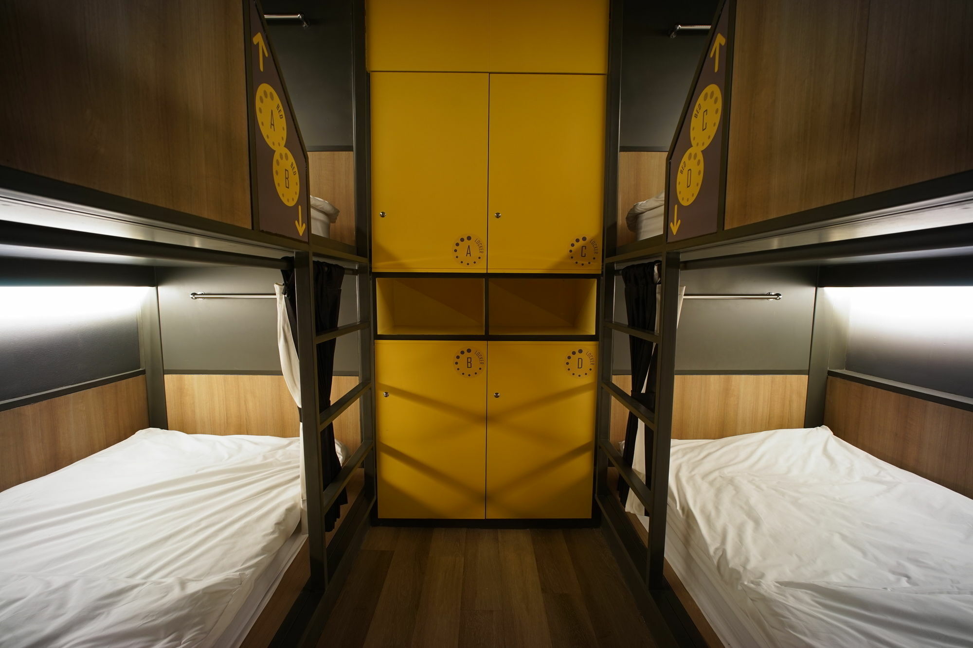 Brb Hostel Bangkok Silom Exterior photo