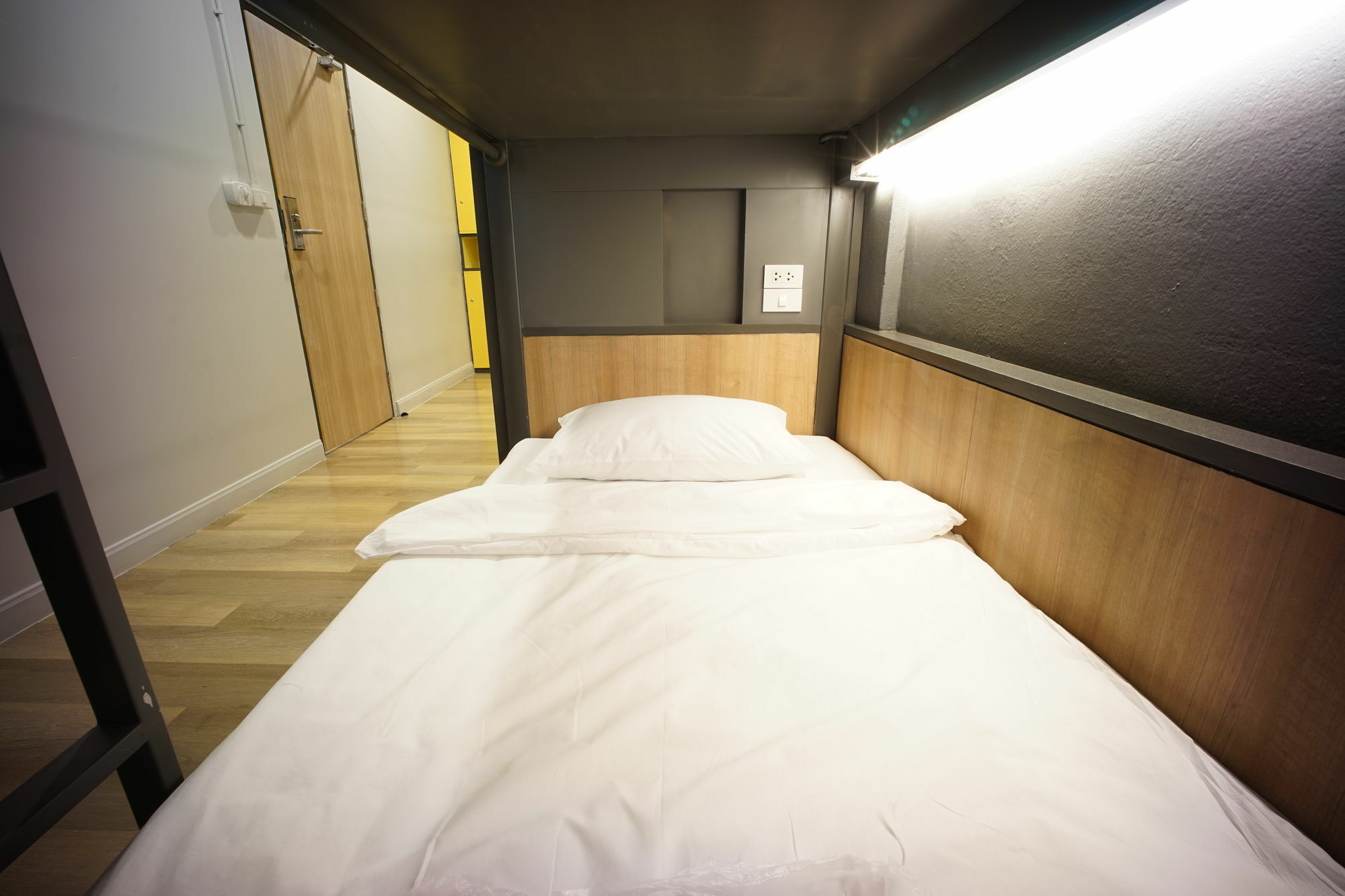 Brb Hostel Bangkok Silom Exterior photo