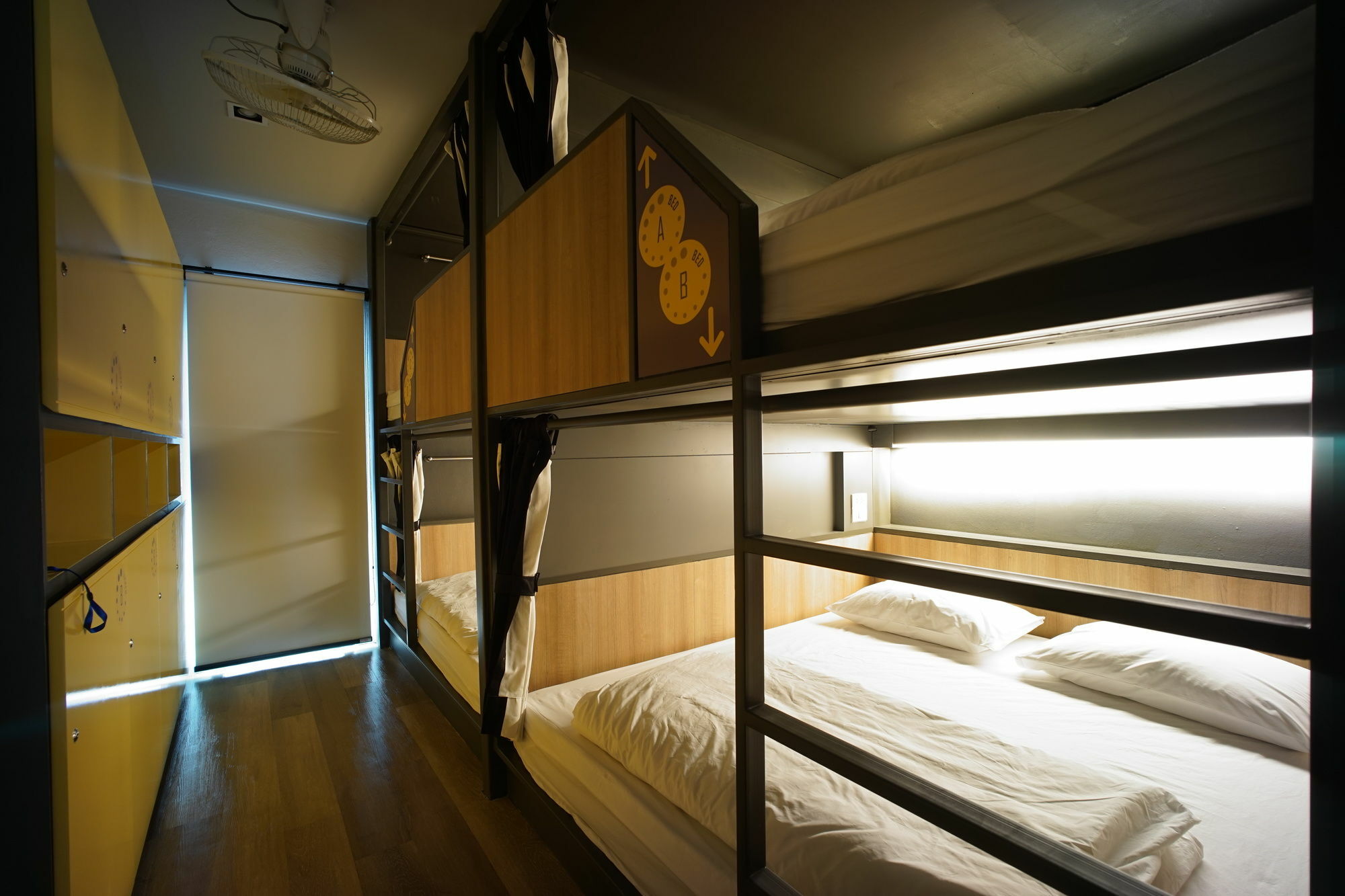 Brb Hostel Bangkok Silom Exterior photo