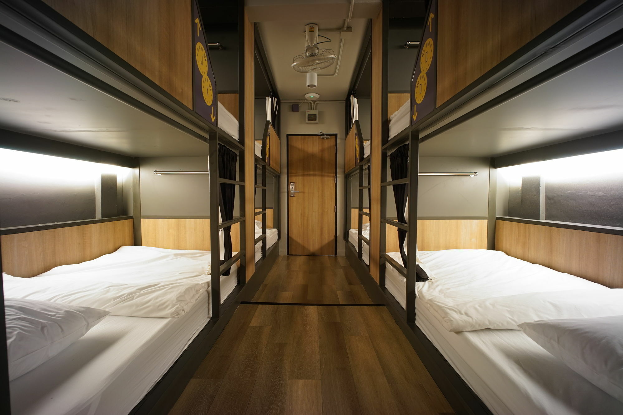 Brb Hostel Bangkok Silom Exterior photo