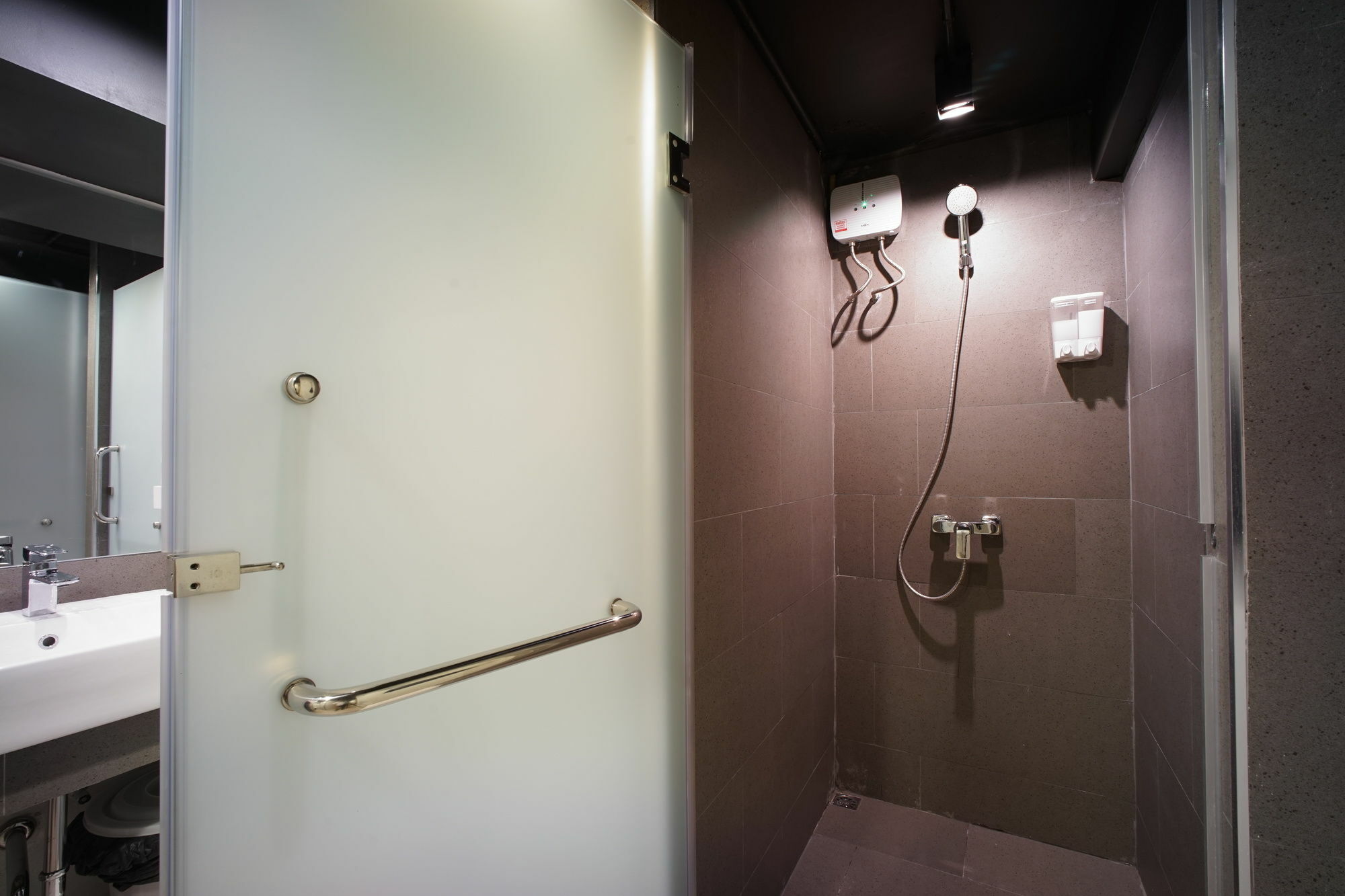Brb Hostel Bangkok Silom Exterior photo