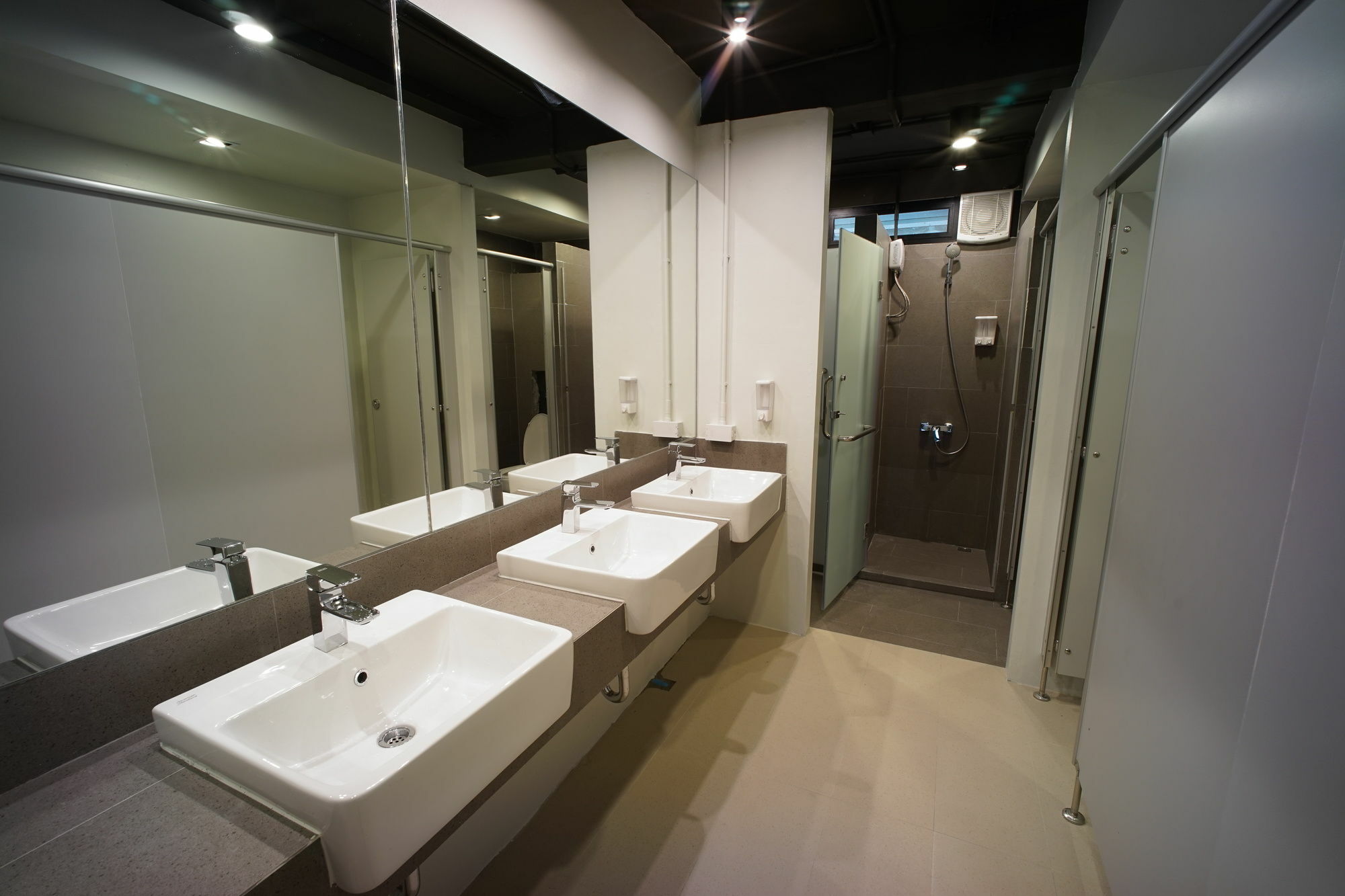 Brb Hostel Bangkok Silom Exterior photo