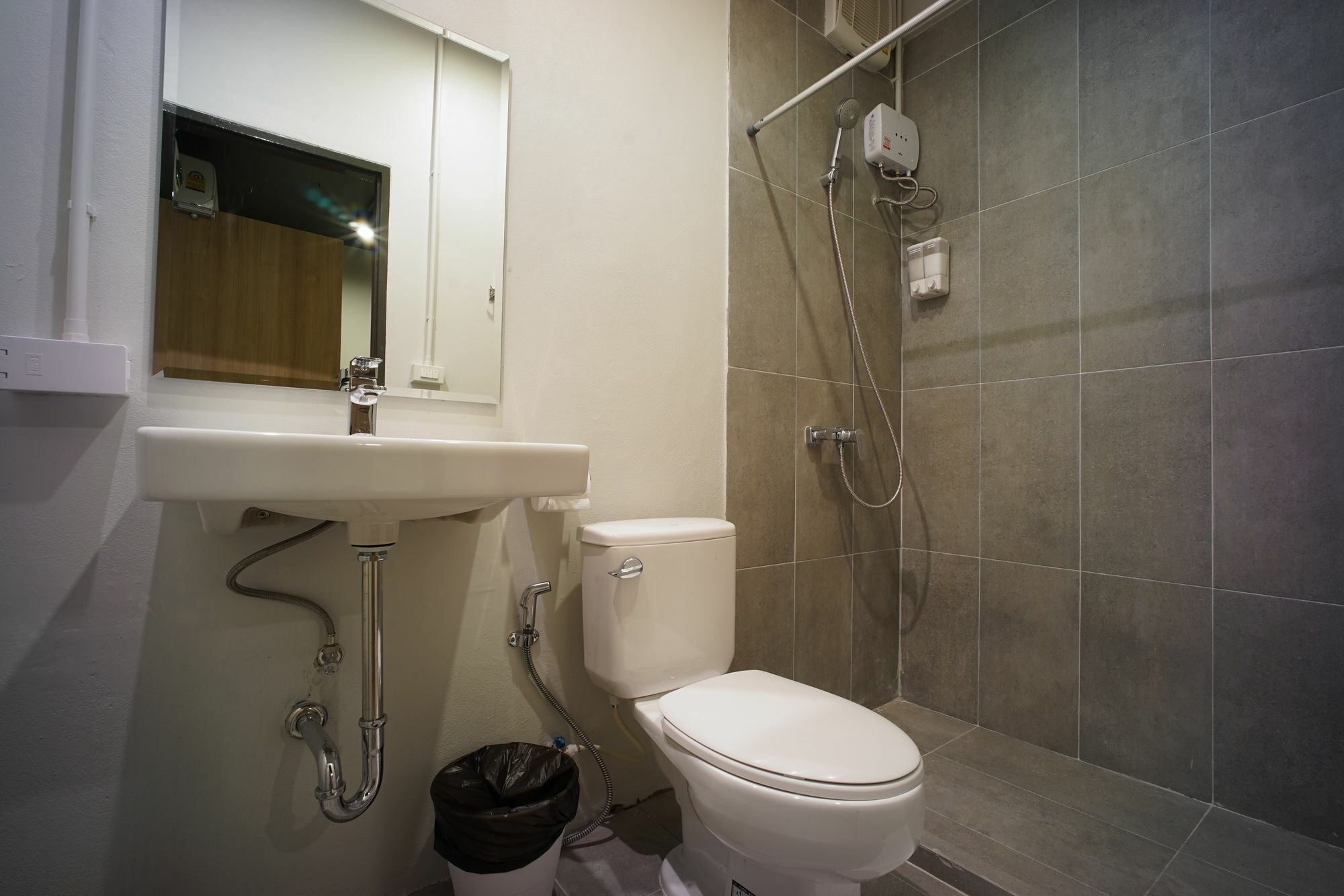 Brb Hostel Bangkok Silom Exterior photo