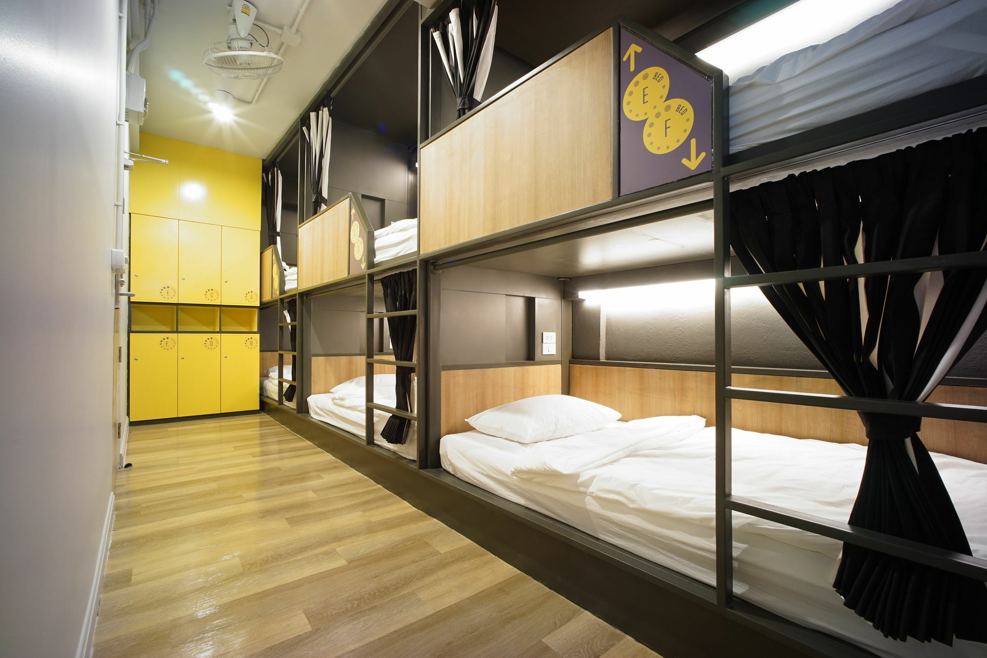 Brb Hostel Bangkok Silom Exterior photo
